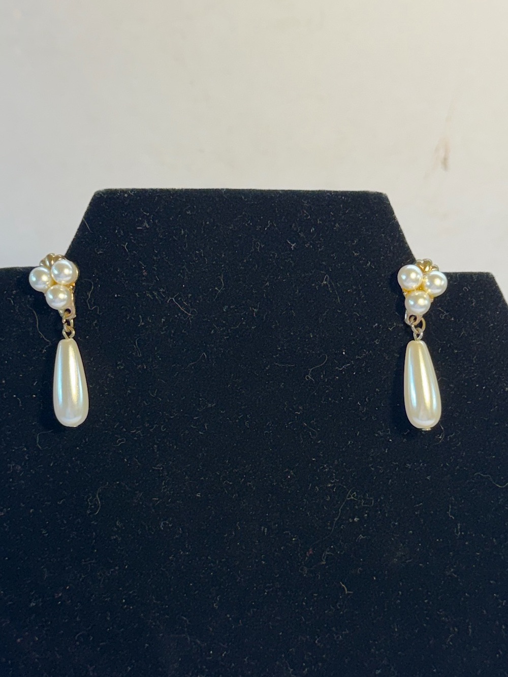 STUNNING VINTAGE ESTATE PEARL BEADED GOLD TONE 1.5" POST EARRINGS! G28381